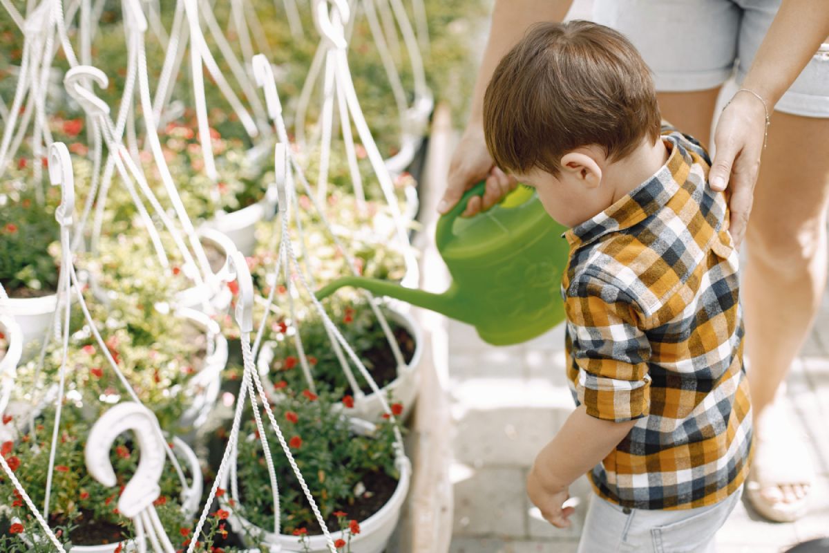 Elzee: When Little Hands Garden: The Magic of Nature-Based Learning in Preschool